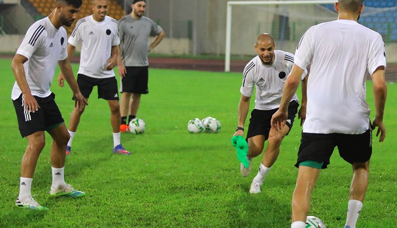 بالصور.. الخضر يُجرون ثاني حصة تدريبية بمالابو