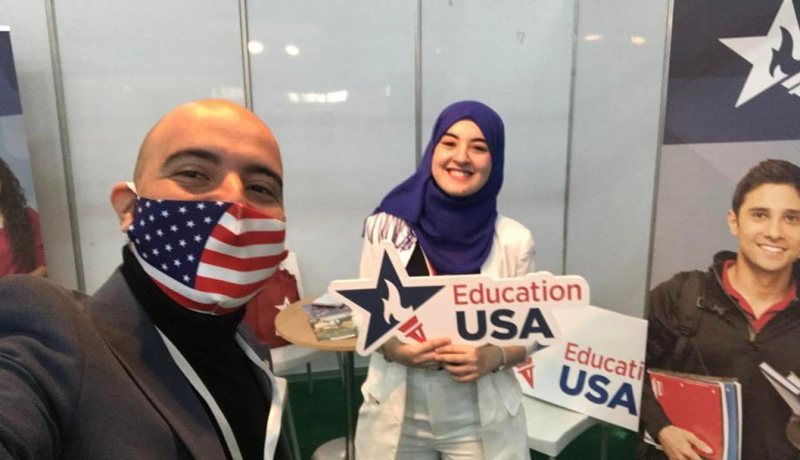 للراغبين في الدراسة بأمريكا.. توجهوا لهذا الكشك بصالون الكتاب