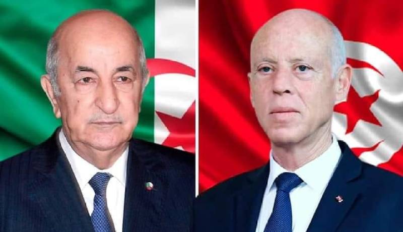 رئيس الجمهورية يتلقى مكالمة هاتفية من نظيره التونسي