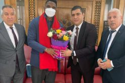 صامويل إيتو يحلّ بالجزائر