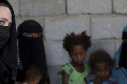 أنجلينا جولي تصنع الحدث في اليمن