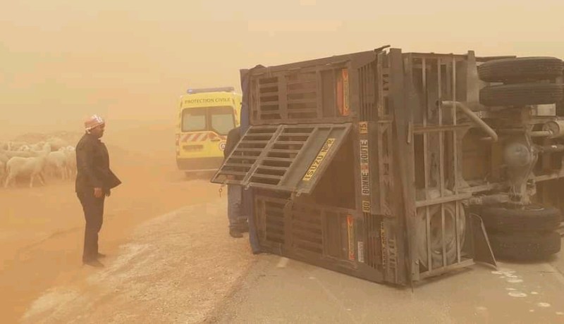 البيض: إنقلاب شاحنة بالطريق الرابط بين بلديتي الرڨاصة والشڨيڨ