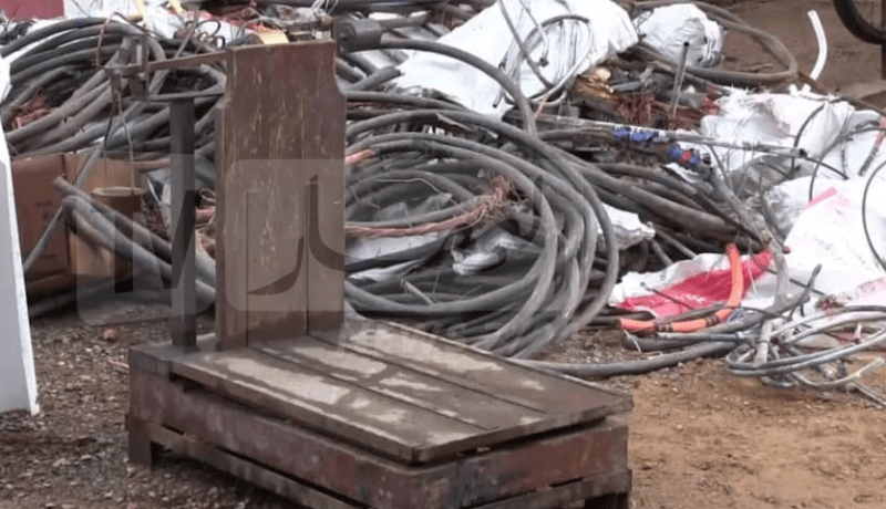تفكيك عصابة تسطو على الاعمدة الكهربائية لبيعها قطع “خردة” في تلمسان