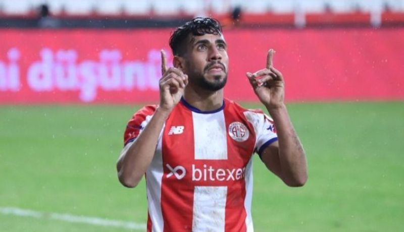 غشة: “متفائل بتأهل المنتخب الوطني إلى المونديال”