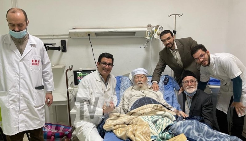 الشيخ محمد الطاهر آيت علجت يغادر مستشفى مصطفى باشا
