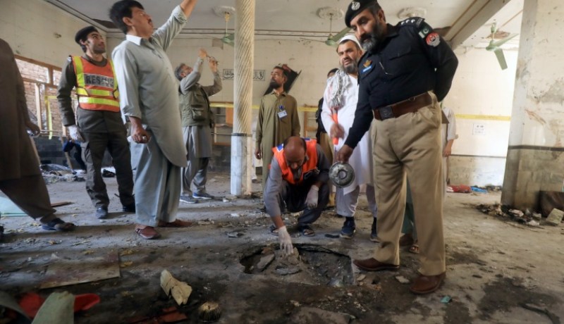 باكستان.. قتلى وجرحى في انفجار بمسجد في بيشاور
