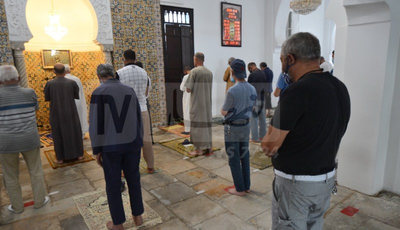 بلمهدي: إلغاء التباعد الجسدي في المساجد