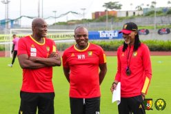 بالصور.. مدرب الكاميرون يشرع في التحضير لموقعة الجزائر