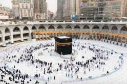 إلزام المعتمرين بدفع مستحقات النقل والإقامة والنقل بـ “الدوفيز”!