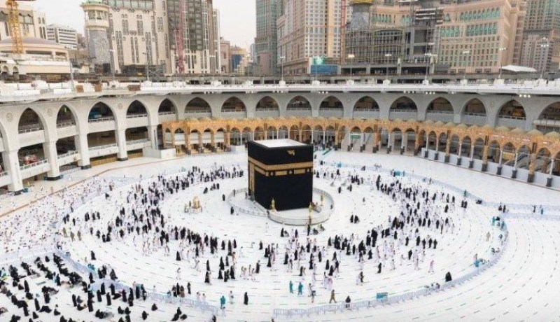 إلزام المعتمرين بدفع مستحقات النقل والإقامة والنقل بـ “الدوفيز”!