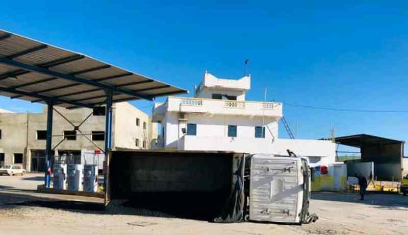الشلف: إصابة إمرأة في إنقلاب شاحنة داخل محطة البنزين
