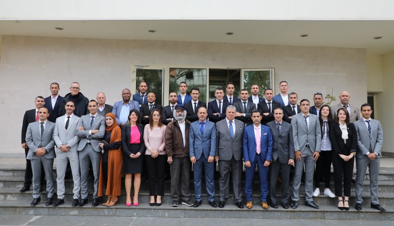 بالصور.. الفاف تقلد 22 حكما جزائريا بالشارة الفيدرالية