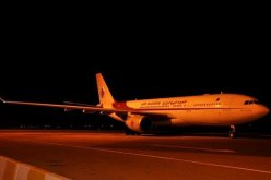 لعمامرة يستقبل الرعايا الجزائريين بمطار هواري بومدين الدولي