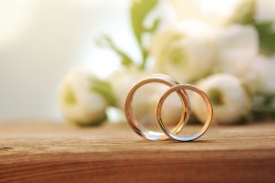 من يطرق الباب وينوي بي الزواج..؟