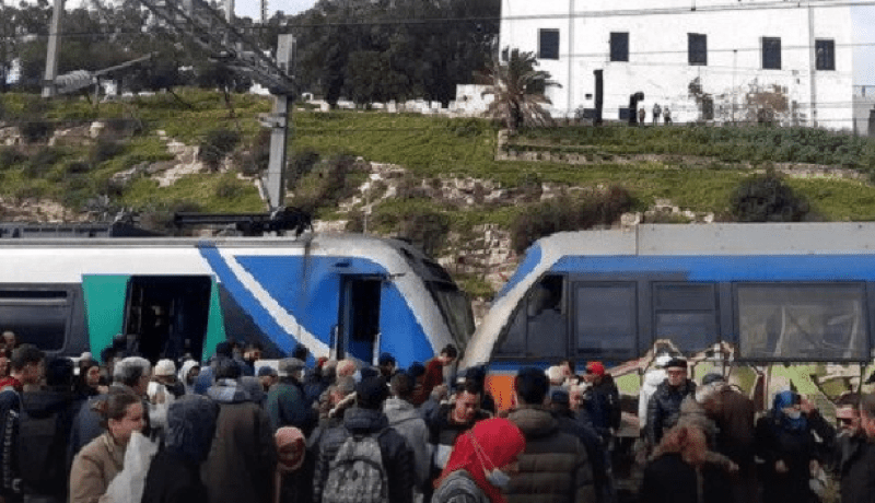 إصابة 95 شخصا في إصطدام قطارين بتونس