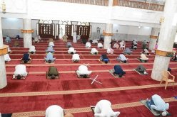 دعوة إلى إلغاء التباعد في المساجد