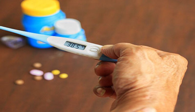 لهذا السبب تبقى حرارة المريض مرتفعة أشهرا بعد الإصابة بـ “كوفيد”