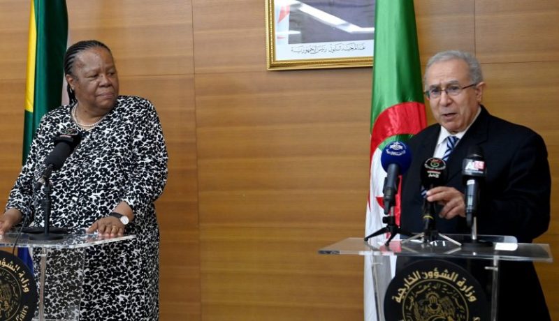لعمامرة يعزي نظيرته الجنوب إفريقية في ضحايا الفيضانات