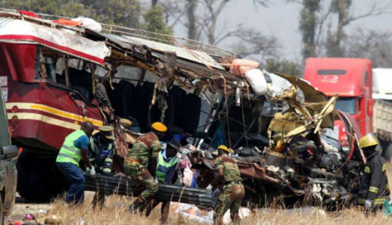 زيمبابوي: مصرع 35 شخصا جراء سقوط حافلة بواد