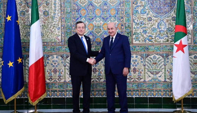 رئيس الوزراء الإيطالي ماريو دراغي يغادر الجزائر