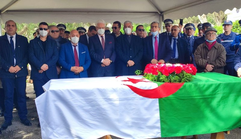 تشييع جثمان المناضلة جولييت أكومبرا بالمقبرة المسيحية ببولوغين