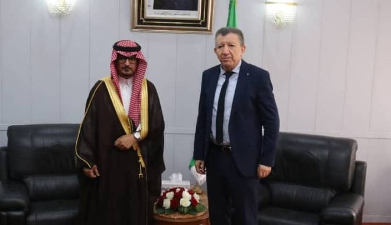 حسني يبحث مع السفير السعودي سبل تعزيز التعاون الثنائي في مجال الموارد المائية