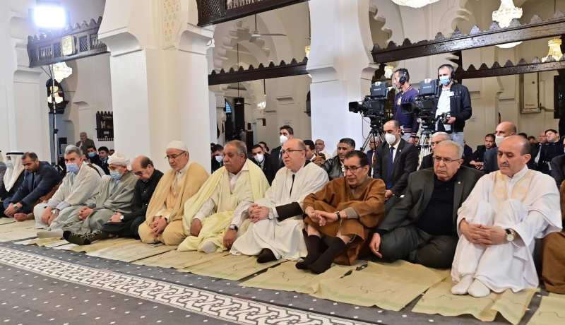 الوزير الأول يشرف على مراسيم إحياء ليلة القدر المباركة