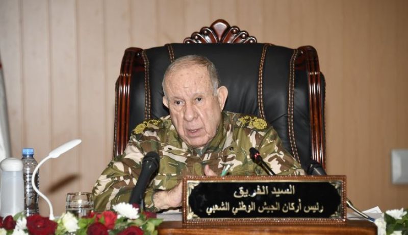 الفريق شنڨريحة يعزي في وفاة اللواء المتقاعد أحسن طافر