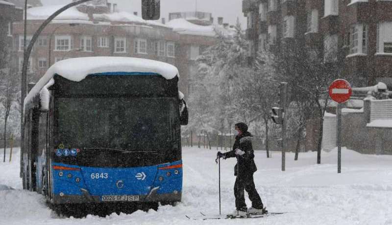 الأكثر كثافة منذ 20 سنة..الثلج يُغطي إسبانيا