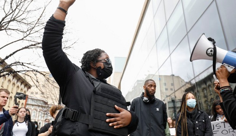 أمريكا: احتجاجات في ميشيغان بعد قتل شرطي لشاب من أصول إفريقية