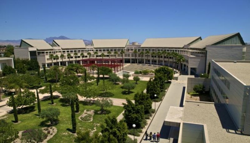 منح جامعية إسبانية لفائدة طلبة الليسانس والأساتذة