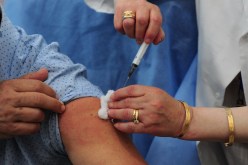 محتال يأخذ 87 مرة اللقاح ضد فيروس كورونا