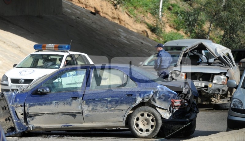 باتنة: وفاة شخصين في اصطدام سيارتين