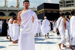 في ظل صيامه عن التهديف.. بونجاح يؤدي مناسك العمرة