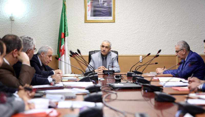 وزير النقل يدعو الى توفير الإمكانيات التقنية و اللوجيستية الخاصة بالموانئ