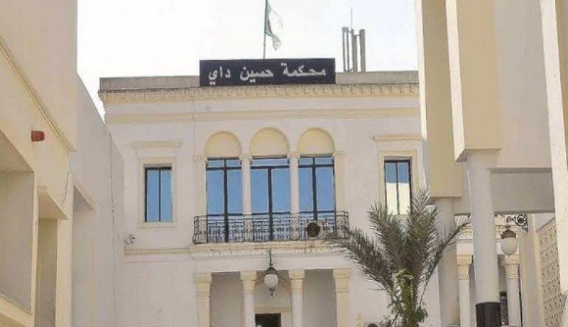 الإطاحة بإمرأة متجلببة تمتهن سرقة الهواتف النقالة في سوق باش جراح