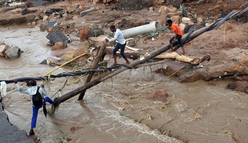 مصرع 443 شخصا في فيضانات بجنوب إفريقيا