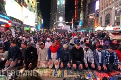 لأول مرة.. المسلمون يفطرون ويصلون التراويح في ساحة تايمز سكوير بأمريكا