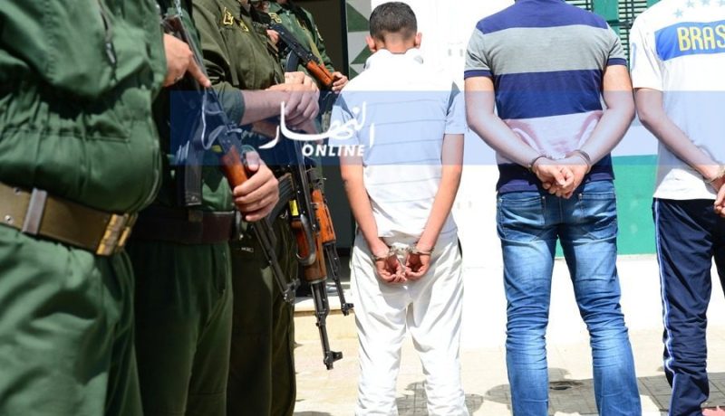 فيديو مناورة عبر الفايسبوك يطيح بسائقي وقابضي حافلتين بوهران