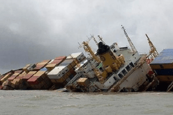 كارثة بيئية محتملة.. غرق سفينة محروقات قبالة سواحل تونس