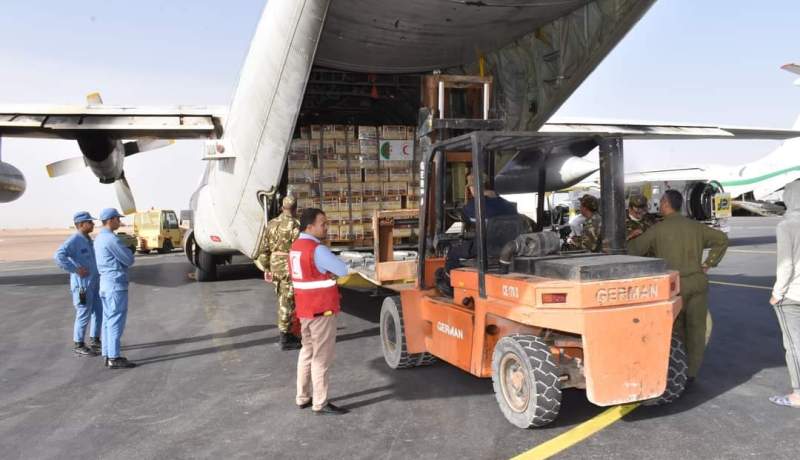 الجزائر ترسل 132 طنا من المواد الغذائية إلى الشعب الصحراوي