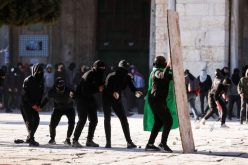 إصابة عشرات الفلسطينيين في المسجد الأقصى