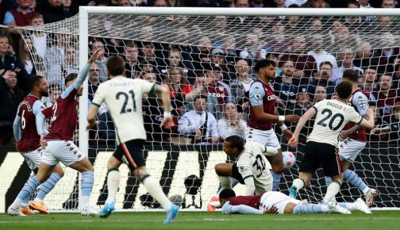 ليفربول يهزم أستون فيلا ويُضيق الخناق على السيتي