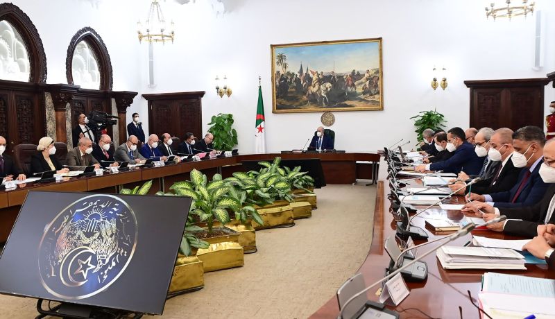 الرئيس تبون يأمر بمراجعة قائمة المواد الممنوعة من الاستيراد وتحديدها