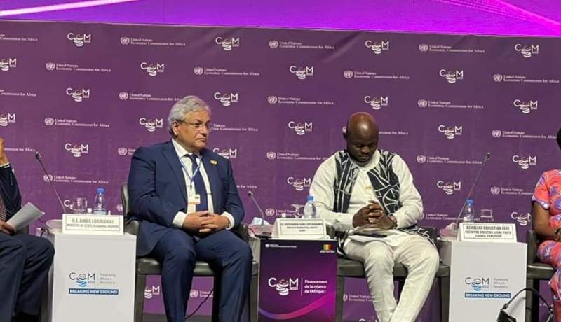 بن باحمد يشارك في أشغال الطاولة المستديرة حول مستقبل الصّحة والمرونة الاقتصادية بداكار