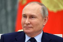 بالفيديو.. بوتين يسخر من العقوبات الغربية ويحولها إلى “نكتة”