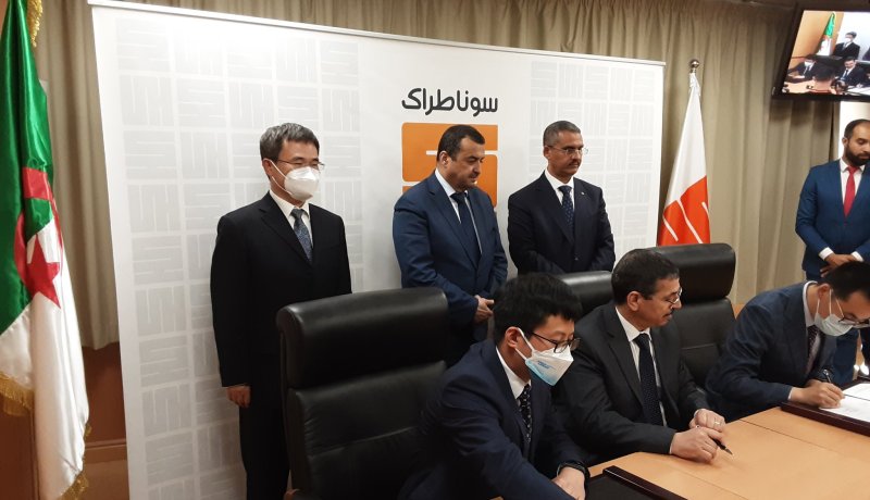 عرقاب يشرف على مراسم توقيع عقد بين سوناطراك والمجمع الصيني CNTIC/LPEC