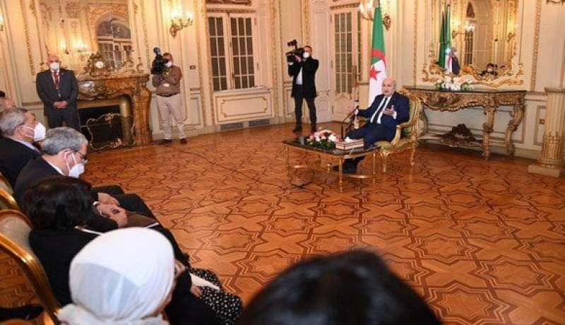 الرئيس تبون يلتقي بممثلين عن الجالية الوطنية بإيطاليا