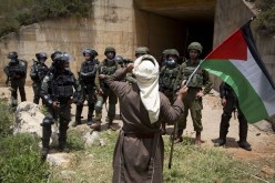 مستوطنون يقتحمون المسجد الأقصى ومواجهات مع الفلسطينيين