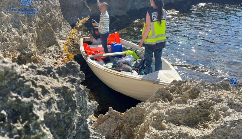 أبحروا في ظروف رهيبة.. إنقاذ قارب وعلى متنه 19 حراقا جزائريا بإسبانيا